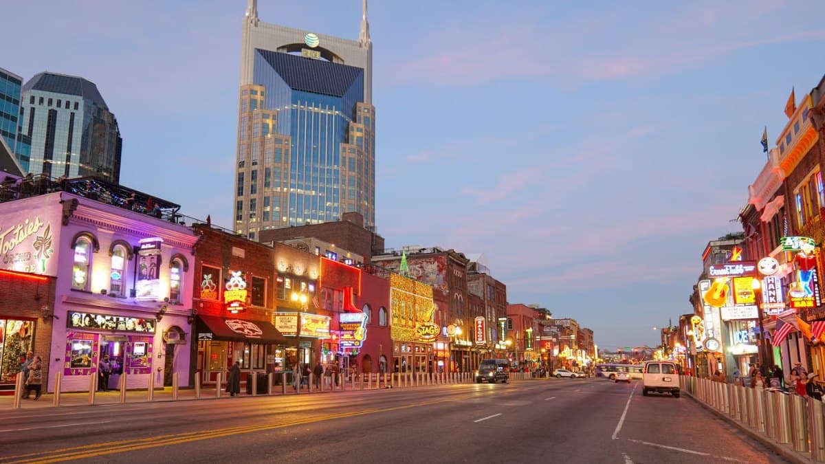 Lively streets of Nashville Tennessee at night